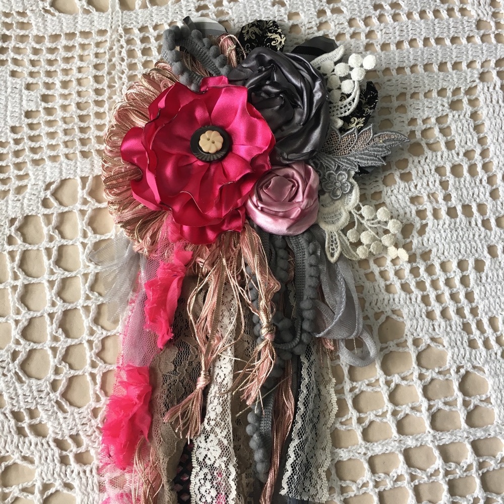 Flower pins... upcycled...   🌹💖handmade